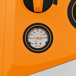 Myjka wysokociśnieniowa STIHL RE 170 – zbliżenie na manometr w obudowie, serwis Techfix Radom