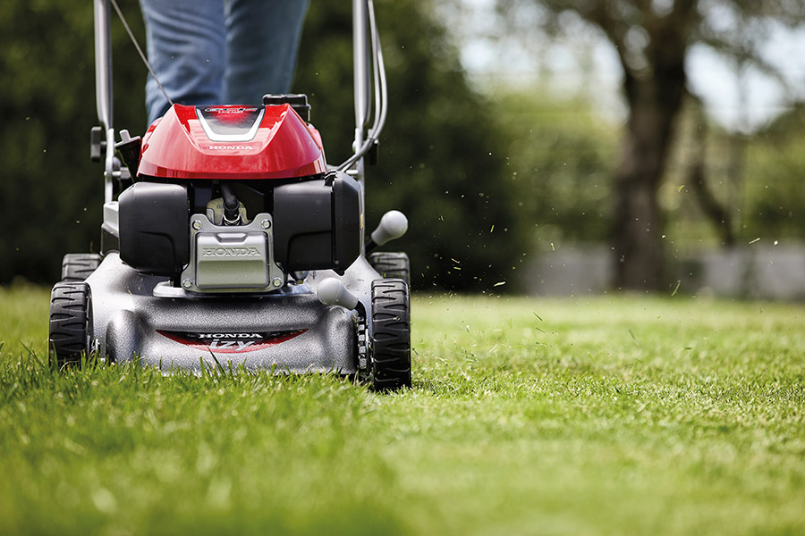 Kosiarka Honda HRG 466C1 SKEP – zbliżenie na silnik spalinowy, Techfix Radom