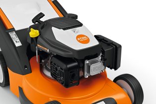 Wertykulator spalinowy STIHL RL 540 – zbliżenie na silnik i obudowę, Techfix Radom