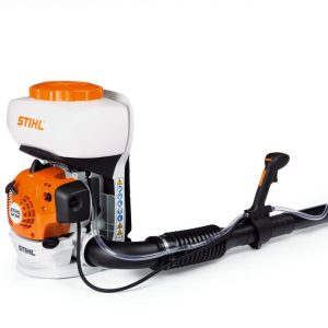 Opryskiwacz spalinowy STIHL SR 450 – widok z boku na zbiornik i lancę, sprzedaż Techfix Radom