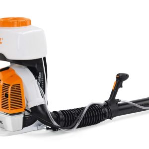 Opryskiwacz spalinowy STIHL SR 430 – widok z boku na zbiornik i dmuchawę, autoryzowany dealer Techfix Radom